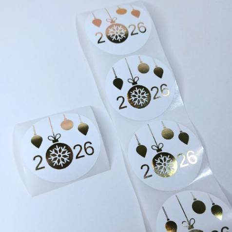 Наклейка белая с золотой печатью 5 см. "2026", 25 шт.